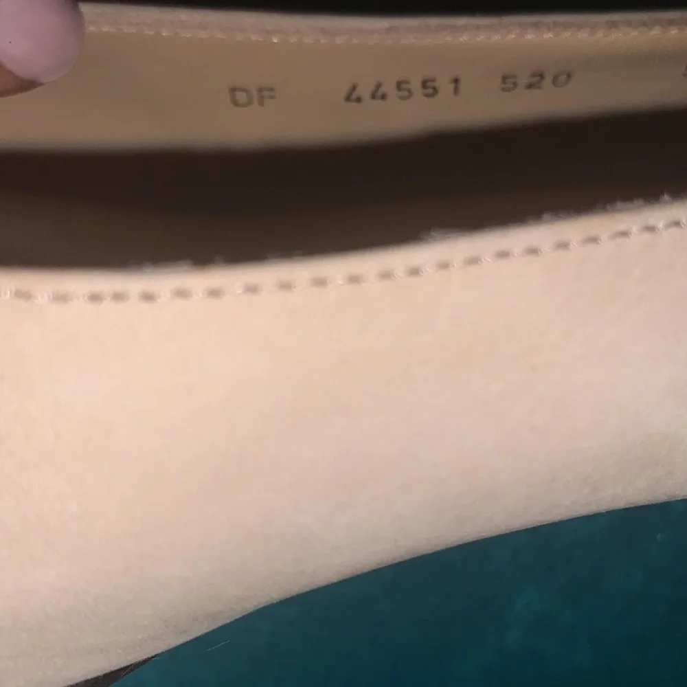 Salvatore‎ Ferragamo bow Pumps 5.5 B Beige suede black patent leather toe